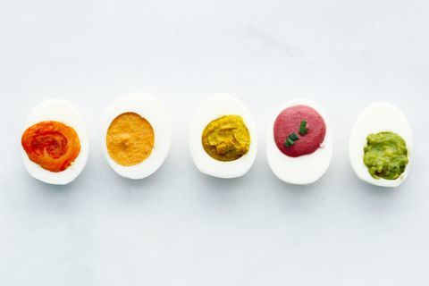 Come rendere arcobaleno deviled uova